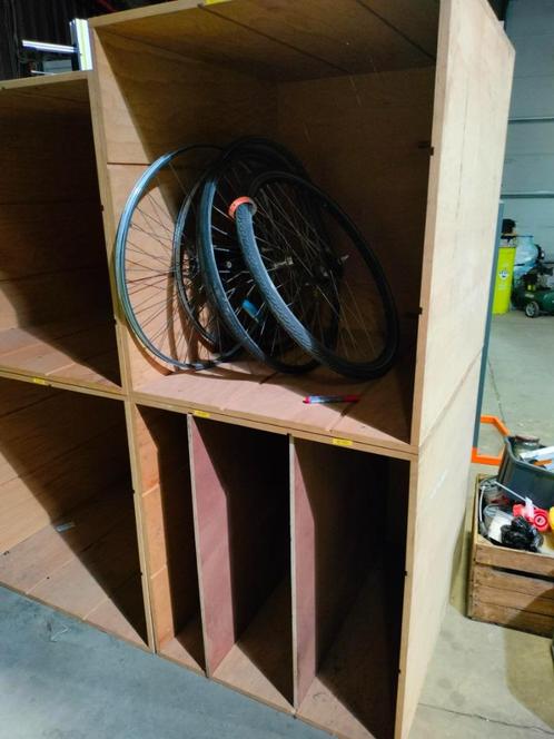 Houten kubus voor opslag wielen/banden, Fietsen en Brommers, Overige Fietsen en Brommers, Gebruikt, Ophalen