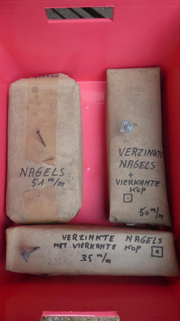 Partij nagels en tirefons , wegens garage opruiming, Doe-het-zelf en Bouw, Gereedschap | Handgereedschap, Nieuw, Ophalen