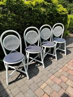 4 Rotan stoelen met blauwe gestoffeerde zit, Maison & Meubles, Chaises, Comme neuf, Quatre, Enlèvement ou Envoi, Blanc