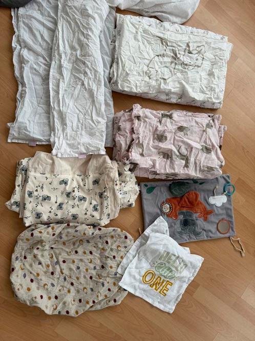 Doosje vol babyspullen bedomrander dekbed lakens beddengoed, Kinderen en Baby's, Kinderkamer | Beddengoed, Ophalen