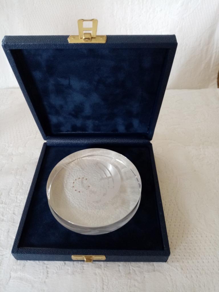 Presse papier verre Vsl pour U.E hors commerce 80s 10/2.5cm, Antiquités & Art, Antiquités | Verre & Cristal, Enlèvement ou Envoi