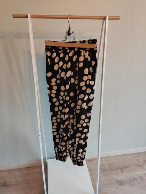 Broek met bollen Essentiel Antwerp maat 36, Kleding | Dames, Broeken en Pantalons, Zo goed als nieuw, Maat 36 (S), Zwart, Ophalen of Verzenden