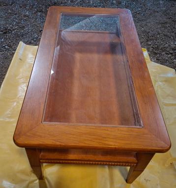 Massief houten woonkamertafel beschikbaar voor biedingen
