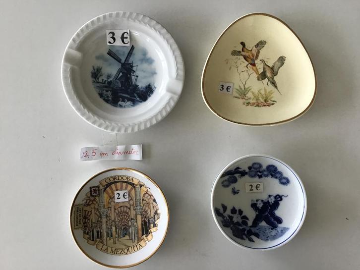 10 tal kleine speciale bordjes of schaaltjes, Antiek en Kunst, Curiosa en Brocante, Ophalen of Verzenden