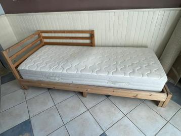 Lit peigne avec barrière d'angle beschikbaar voor biedingen