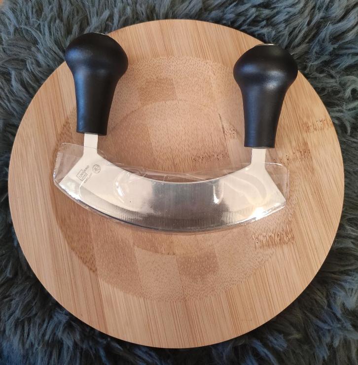 Hachoir Mezzaluna neuf, Maison & Meubles, Cuisine | Ustensiles de cuisine, Neuf, Enlèvement