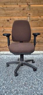 Burostoel, Ophalen, Bruin