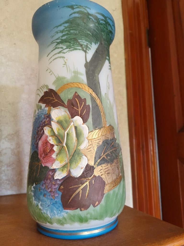 Vintage opalineglas glazen vaas in matte afwerking., Ophalen