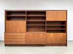 Vintage mid-century Belgisch wandmeubel door V-form 1960's, Ophalen, Gebruikt, Met deur(en), 300 cm of meer