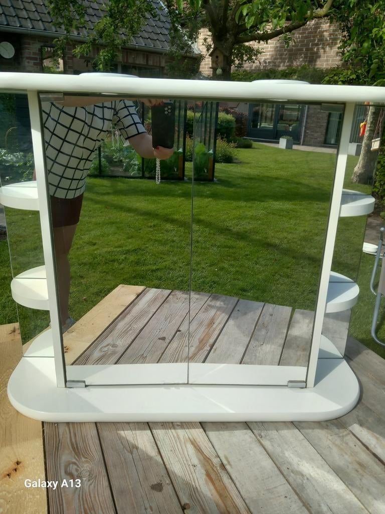 Spiegelkast, Ophalen