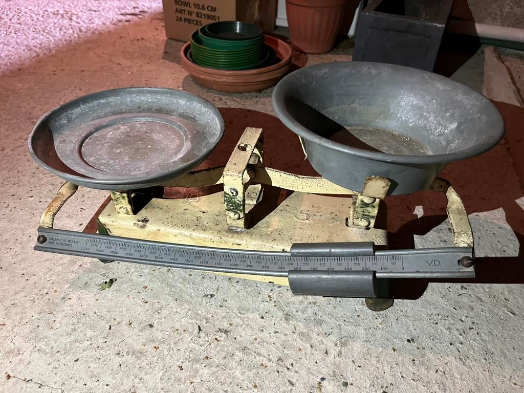 Oude keukenweegschaal, Enlèvement