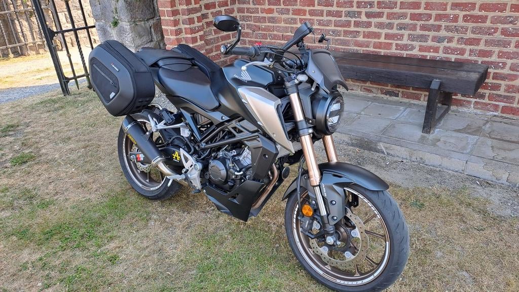 Honda Cb 125 Cc (à 2022) en parfait état !, Motos, Motos | Honda, Particulier, Naked bike, jusqu'à 11 kW, 1 cylindre, ABS, Éclairage LED