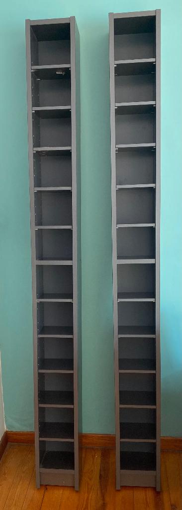 Houten smal rek met aanpasbare onderverdelingen, Ophalen, Zo goed als nieuw