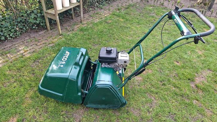 Atco Balmoral 17 sk benzine kooimaaier., Tuin en Terras, Grasmaaiers, Zo goed als nieuw, Benzine-grasmaaier, 50 cm of meer, Kooimesmaaier