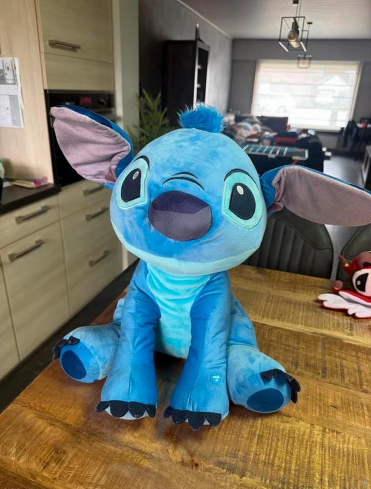 Stitch pluche 45cm met geluidjes, Kinderen en Baby's, Speelgoed | Knuffels en Pluche, Zo goed als nieuw, Ophalen