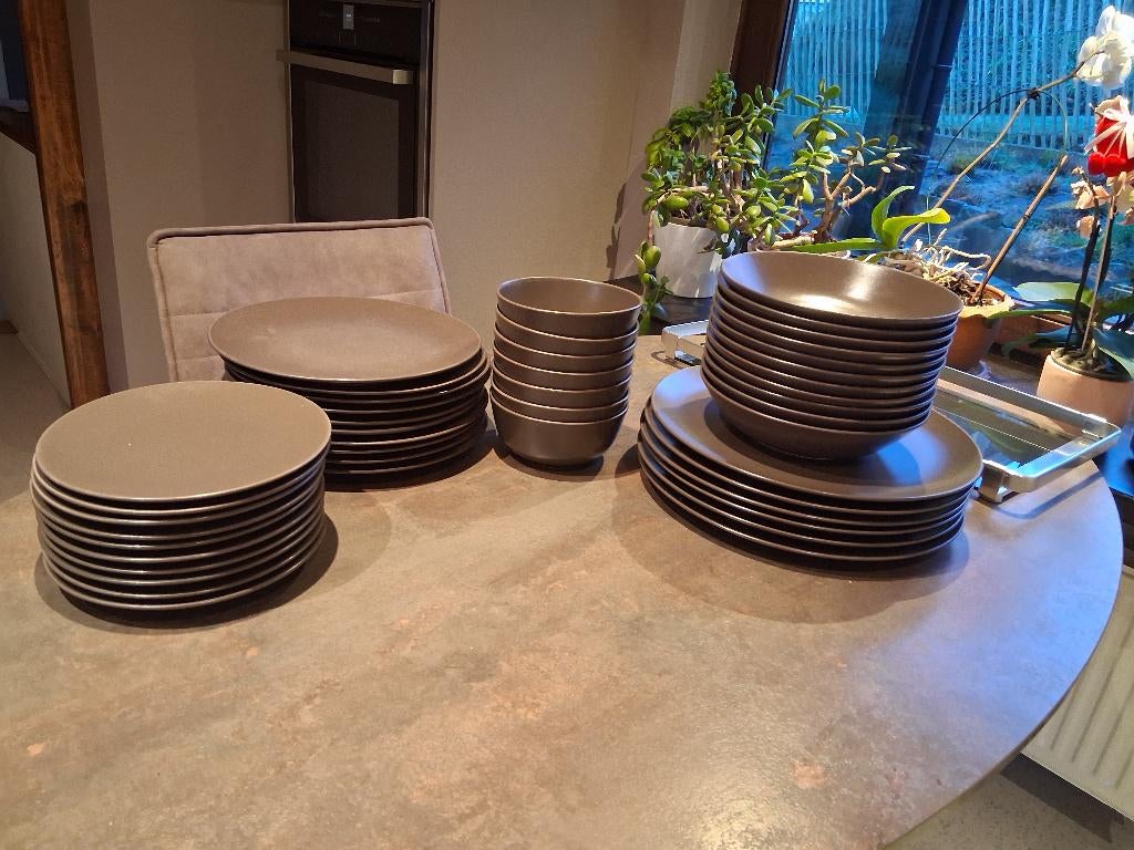 Lot vaisselle Ikea brune, Maison & Meubles, Cuisine | Vaisselle, Enlèvement, Utilisé