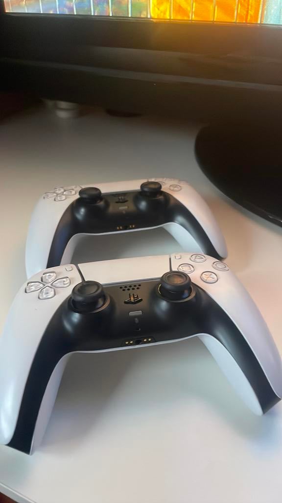 2 PlayStation 5 controller, Games en Spelcomputers, Ophalen of Verzenden, Gebruikt, Playstation 5