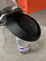 Mooie hoed met tule. Zwarte kleur. Zeer goede staat, Vêtements | Femmes, Chapeaux & Casquettes, Enlèvement ou Envoi, Comme neuf