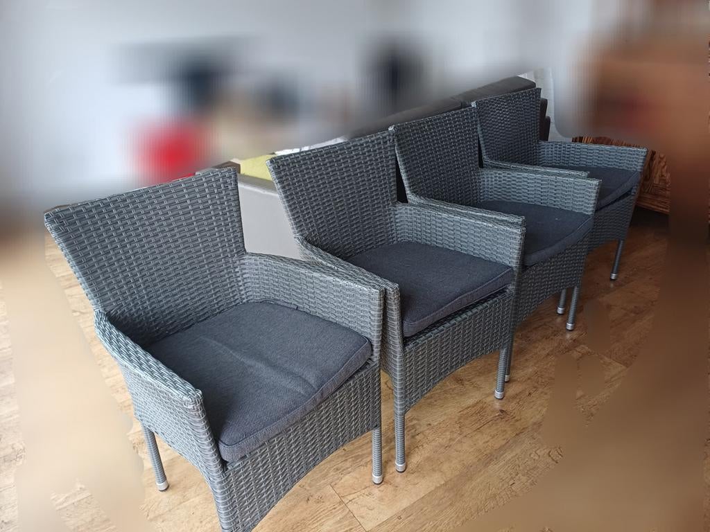 4 grijze buitenstoelen met bijpassend zitkussen, Ophalen