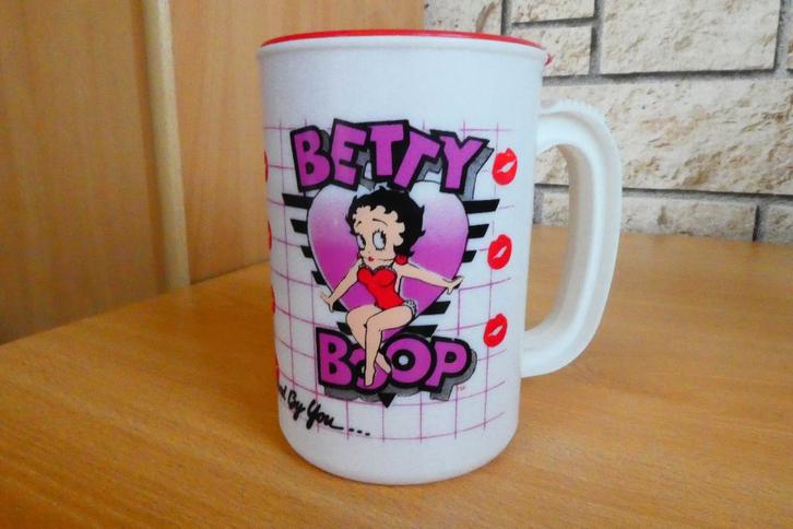 Betty Boop lot de 2 tasses à café/thé Vintage 1991., Collections, Statues & Figurines, Neuf, Humain, Enlèvement ou Envoi