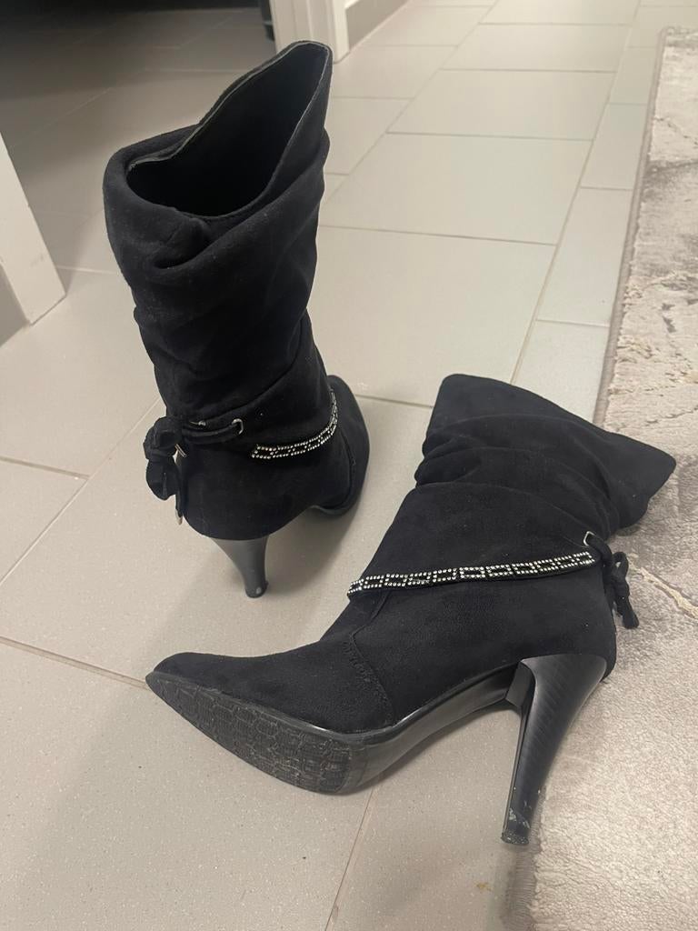 Suede laarsjes, Ophalen, Zo goed als nieuw