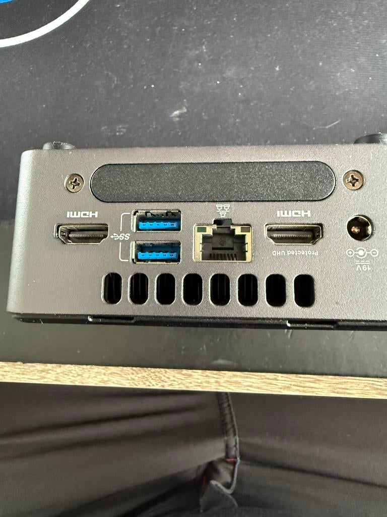 Nuc btdn744001el 256 gb ssd 8gb ram, Ophalen, Zo goed als nieuw, SSD