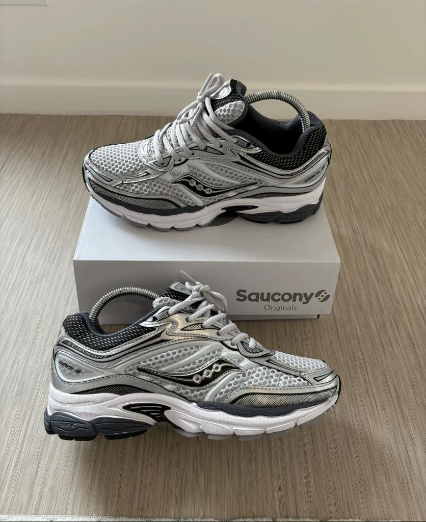 Saucony ProGrid Omni 9 Metallic Grey/Silver, Kleding | Heren, Schoenen, Nieuw, Sneakers, Overige kleuren, Ophalen of Verzenden