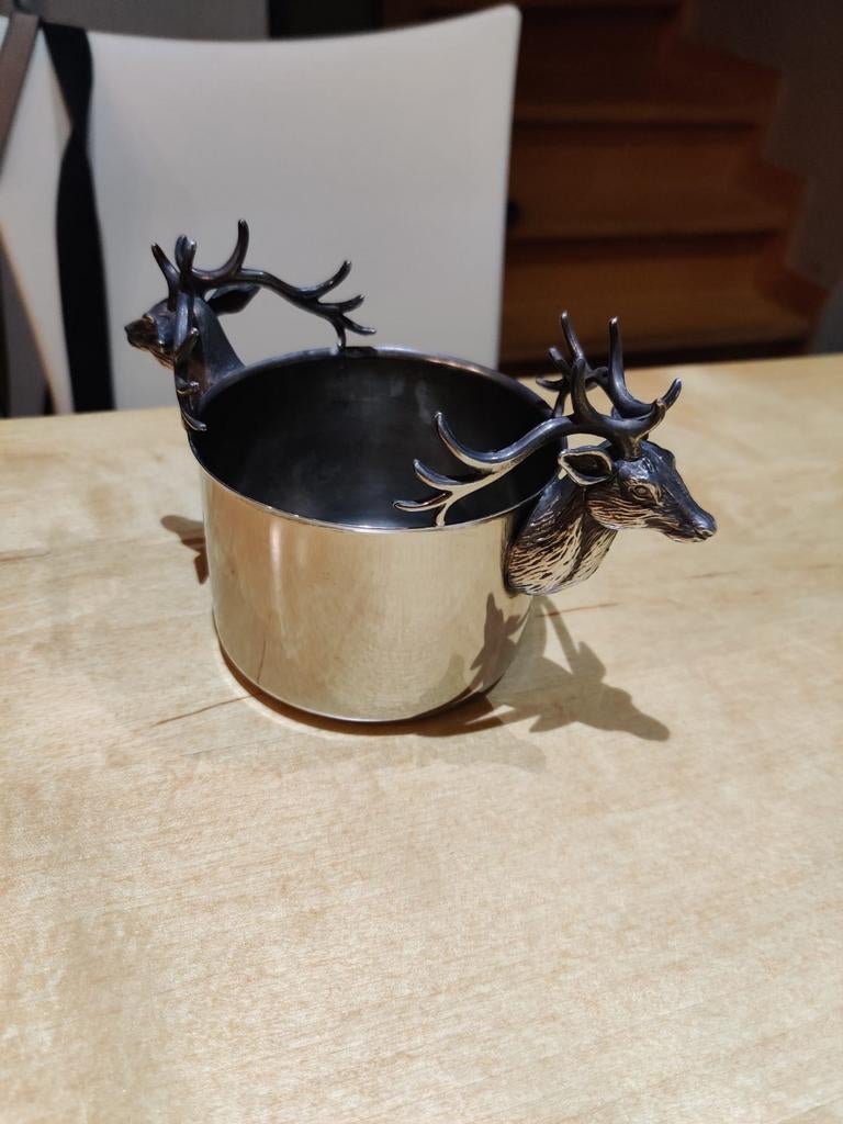 Verzilverde wijnkoeler, Enlèvement