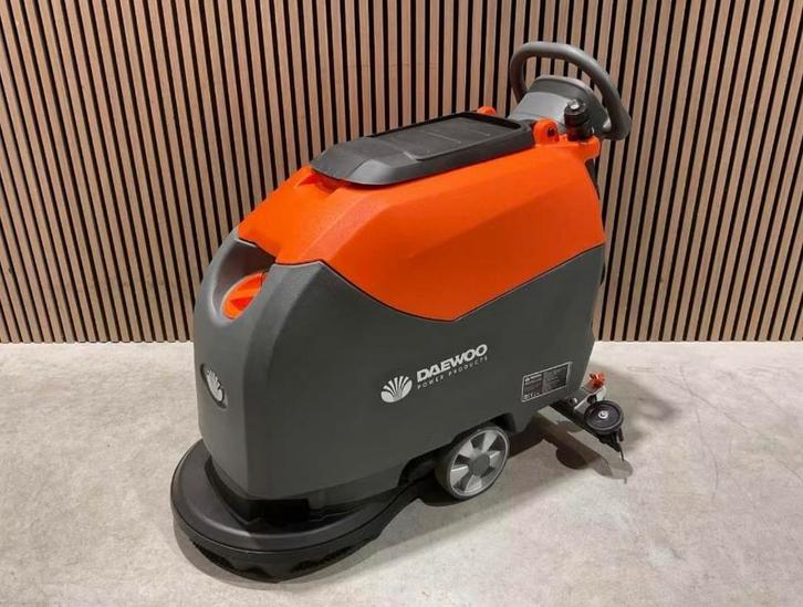 Daewoo vloerreiniger / schrobmachine 2 modellen zelfrijdend, Zakelijke goederen, Machines en Bouw | Onderhoud en Reiniging, Ophalen