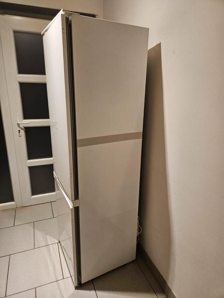 Koelkast met diepvries * Electrolux A + *, Electroménager, Réfrigérateurs & Frigos, Utilisé, Avec congélateur séparé, 160 cm ou plus