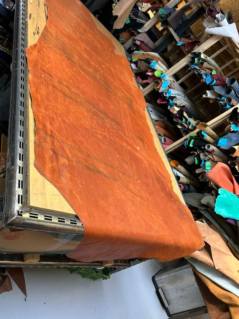 Cognac patina-vintage halve lap 1,5mm dik iet stug&glad A244, Hobby en Vrije tijd, Ophalen of Verzenden, Zo goed als nieuw