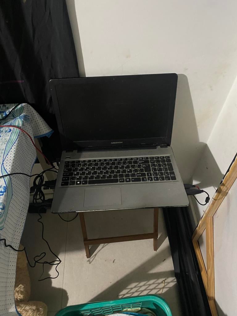 Medion laptop te kopp, Computers en Software, Ophalen, Zo goed als nieuw