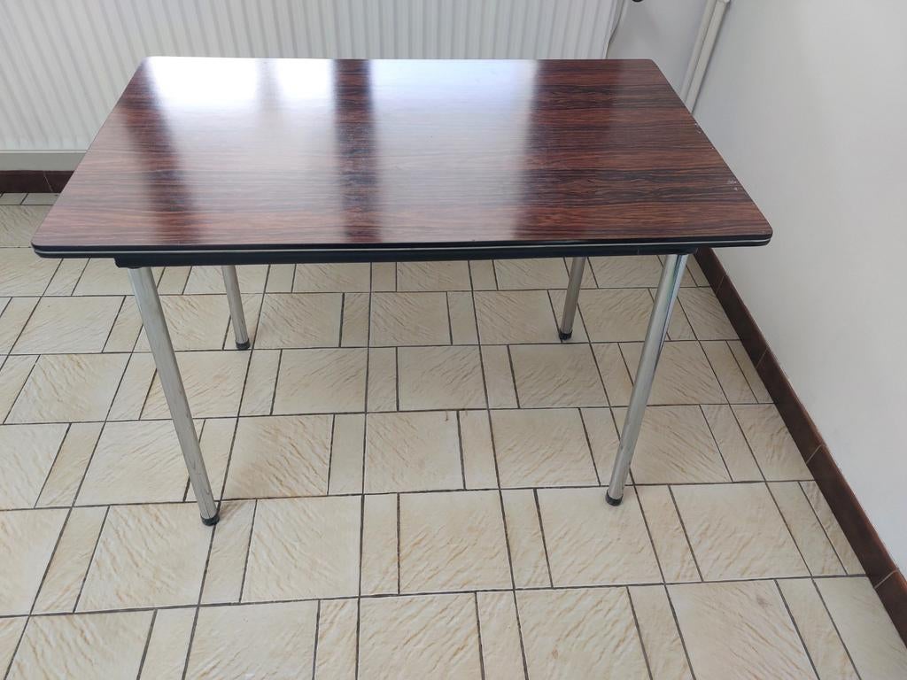 Table formica, Enlèvement