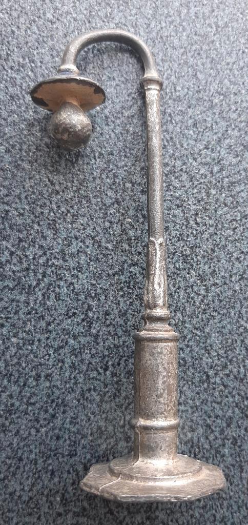 Oude Straatlamp in metaal-tin toy trein jaren 50, Antiek en Kunst, Antiek | Speelgoed, Ophalen of Verzenden
