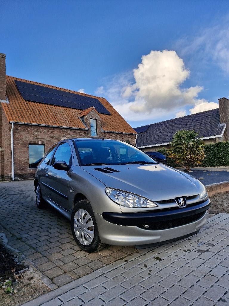 Prachtige Peugeot 206 BJ 2004 1.1i - 91dkm-Goed onderhouden!, Autos, Peugeot, Argent ou Gris, Achat, Boîte manuelle, Entretenue par le concessionnaire