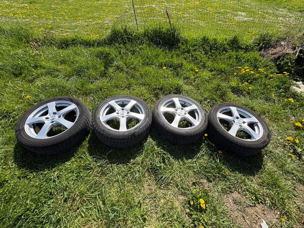 Jantes 4/108 avec tres bon pneus 215/50/17, Autos : Pièces & Accessoires, Pneus et Jantes, 215 mm, Véhicule de tourisme, 17 pouces