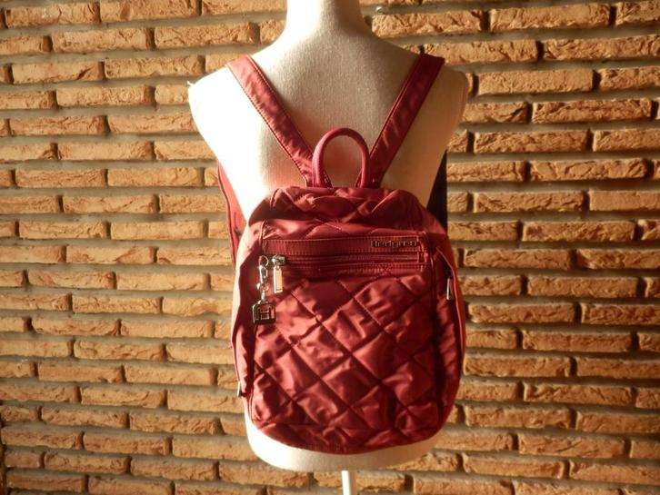 (22) - sac a dos de femme rouge - hedgren -, Bijoux, Sacs & Beauté, Sacs | Sacs Femme, Comme neuf, Sac à bandoulière, Rouge, Enlèvement ou Envoi