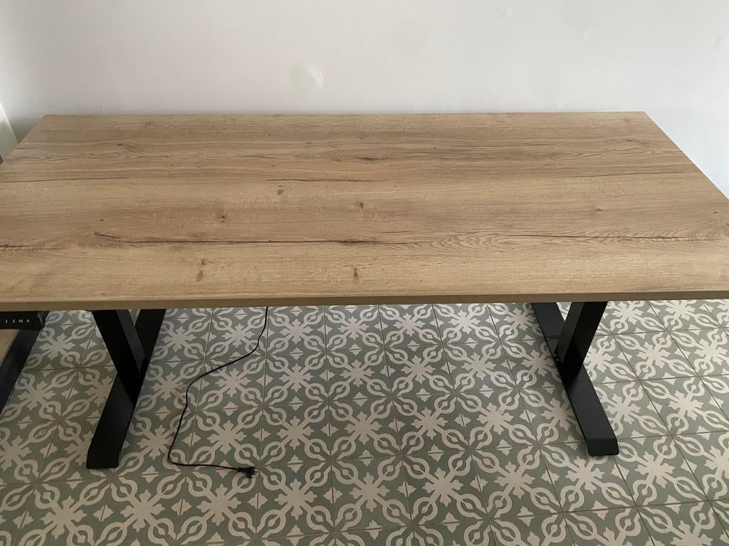 Automatisch verstelbare bureau, Ophalen, Zo goed als nieuw