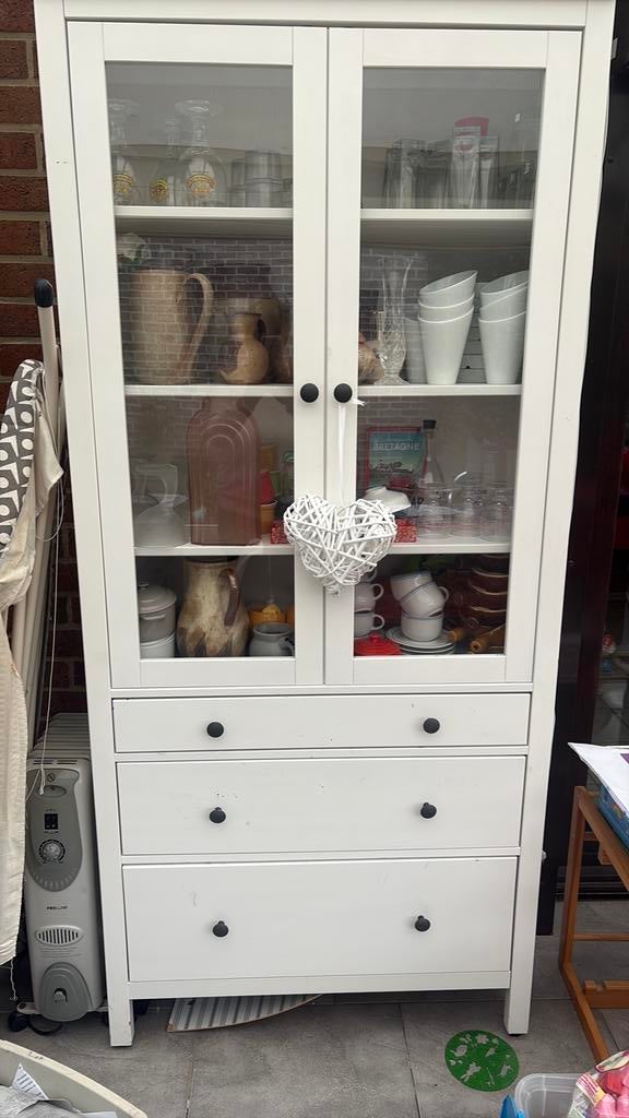 Vitrine ikea, Enlèvement, Utilisé