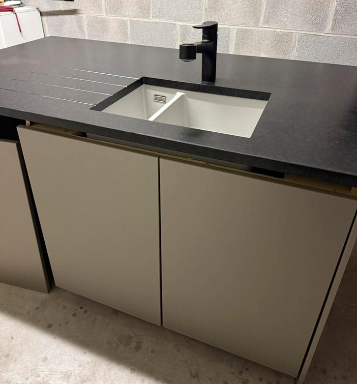Îlot de cuisine avec plan de travail en marbre véritable, Maison & Meubles, Cuisine | Cuisines complètes, Comme neuf, Noir, Enlèvement