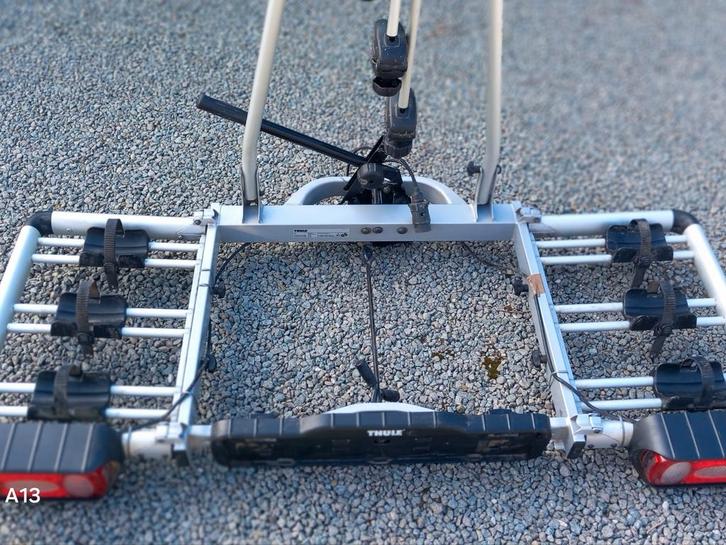 Thule Velo fietsenrek voor 3 elektrische fietsen', Auto diversen, Fietsendragers, Nieuw, Trekhaakdrager, 3 fietsen of meer, Brede banden