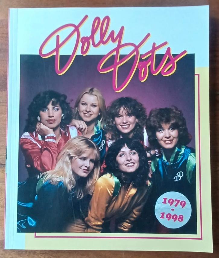 DOLLY DOTS // Fotoboek 1979 - 2021 // in nieuwstaat //, Livres, Musique, Enlèvement ou Envoi