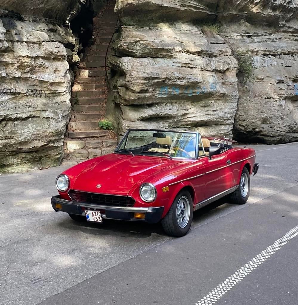 Fiat 124 spider, Auto's, Fiat, Particulier, 124 Spider, Benzine, Cabriolet, 2 deurs, Automaat, Rood, Beige, Ophalen