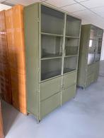 Vitrinekast groen metaal  130 breed voorraad laagste prijs, Huis en Inrichting, Kasten | Vitrinekasten, Met deur(en), Industriële Vitrinekast 130 cm breed speciale aanbieding