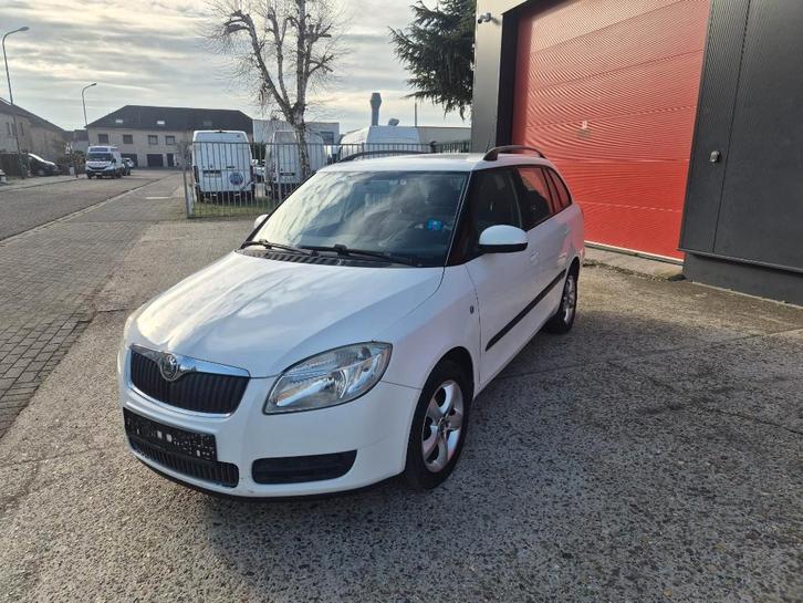 Skoda Fabia 1.6i - Clima - Automatic + Inspection - Garantie, Autos, Skoda, Entreprise, Achat, Fabia, ABS, Airbags, Air conditionné