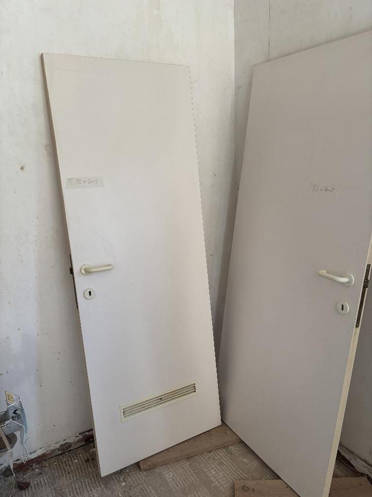 Drie vlakke schilderdeuren met massieve kern + kozijnen, Doe-het-zelf en Bouw, Deuren en Vliegenramen, Gebruikt, Binnendeur, 200 tot 215 cm