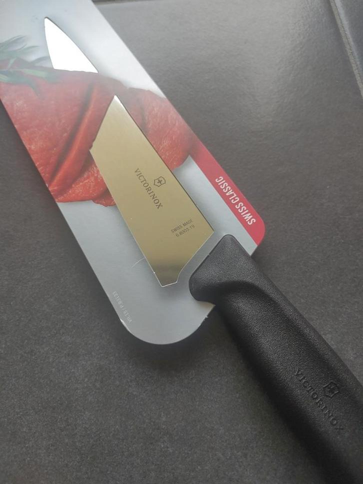 NEUF couteau de chef VICTORINOX lame de 19cm, Maison & Meubles, Cuisine | Couverts, Neuf