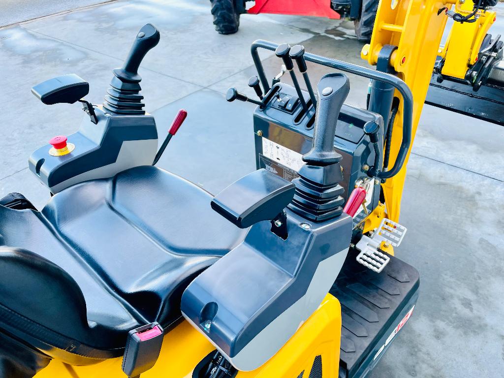 MINIGRAVER 1,2 t / BINNENDRAAIER/ SHANTUI, Tuin en Terras, Gras en Kunstgras, Ophalen