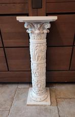 Mooie zuil in Grieks korinthische stijl, Ophalen