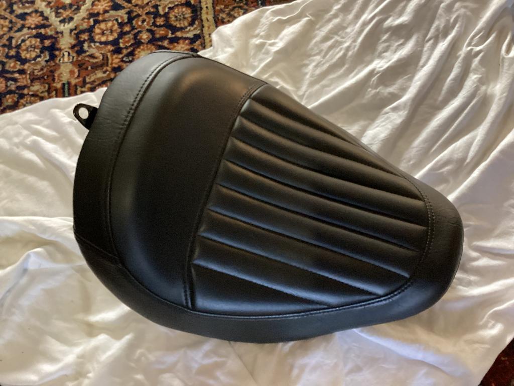 Harley zadel Softail Slim 18-22, Motoren, Ophalen, Gebruikt